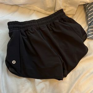 HOTTY HOT SHORT II *2.5" BLACK LULULEMON